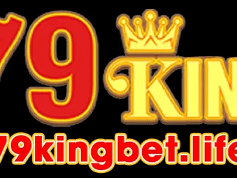 Hình ảnh hai gà chọi đang giao chiến quyết liệt ở cự ly gần, thể hiện sự kịch tính và những khoảnh khắc quyết định có thể làm thay đổi thời lượng của trận đấu đá gà trực tiếp trên alo789.