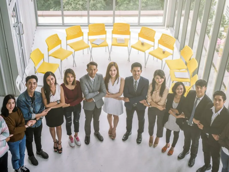 Hình ảnh minh họa cân bằng tài chính và cá cược có trách nhiệm, với biểu tượng lá chắn bảo vệ, liên quan đến trải nghiệm Alo789.